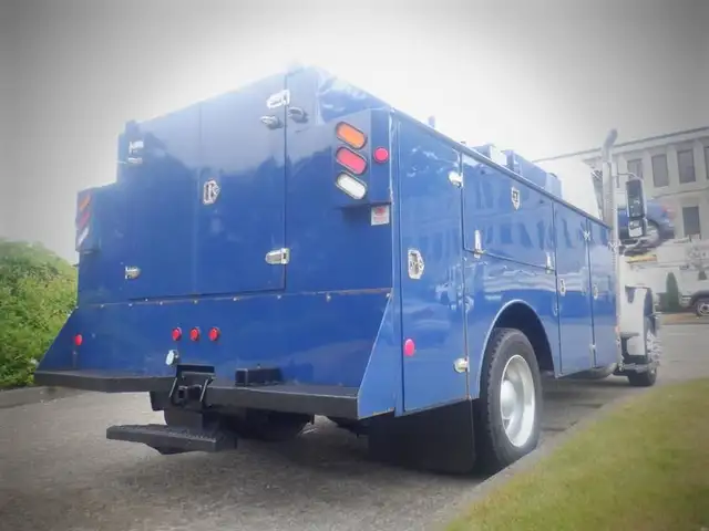 2012 international DuraStar 4300 Welding Service Truck with Air  in Heavy Trucks in Richmond - Image 14