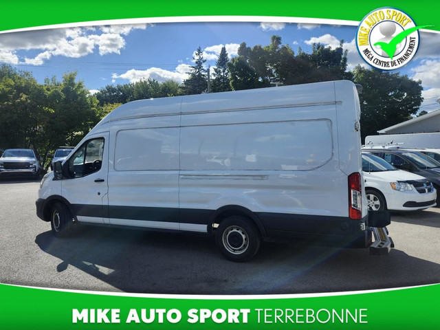 Ford Transit Cargo Van T-250 EL PA toit surélevé 148 po PNBV de  dans Autos et camions  à Laval/Rive Nord - Image 2