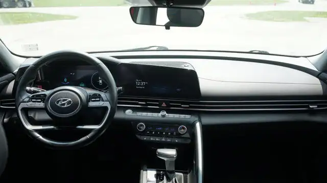 2023 Hyundai Elantra Luxury | Leather | Sunroof | Navigation |S in Cars & Trucks in Guelph - Image 14