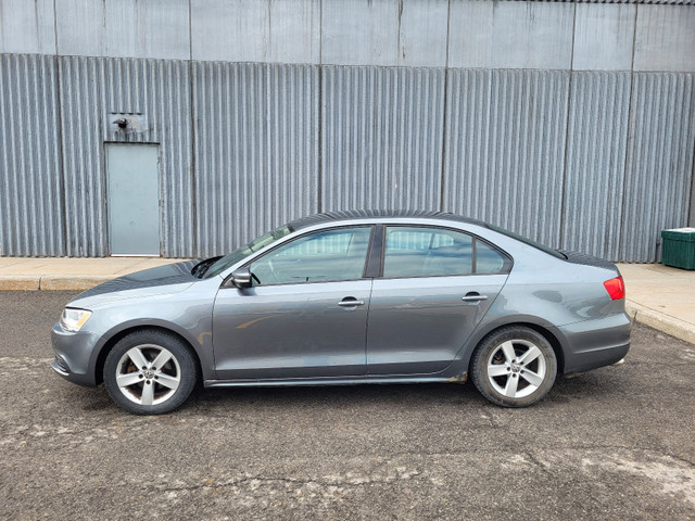 2014 Volkswagen Jetta Trendline+ in Cars & Trucks in Ottawa - Image 2