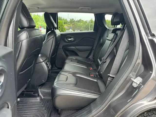 2019 Jeep Cherokee Trailhawk in Cars & Trucks in North Bay - Image 17