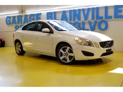 ---------- RESERVÉE --------------Volvo S60 T5 Level 1, Rarement vue dans cette condition, entretenu...