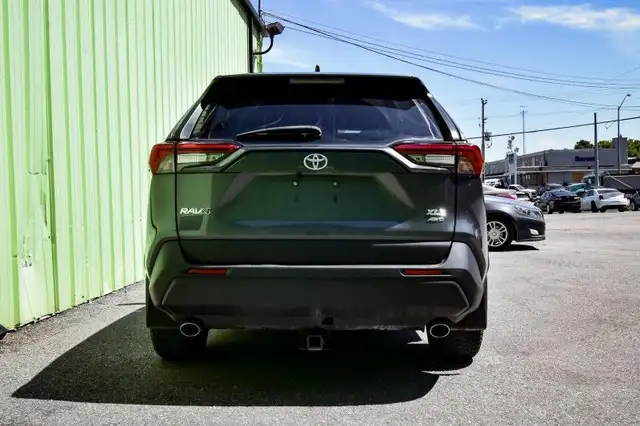 2022 Toyota RAV4 XLE • SUNROOF • HEATED SEATS • POWER LIFTGATE dans Autos et camions dans Cornwall - Image 6