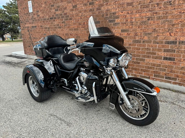  2010 Harley-Davidson Tri Glide Ultra **VERY CLEAN** **LED LIGHT in Street, Cruisers & Choppers in Markham / York Region - Image 4