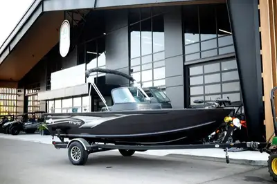 Includes Yamaha VF200XB Engine & Trailer Factory Options: Helix 7 Chirp Terrova 80 Charger Stand-up...