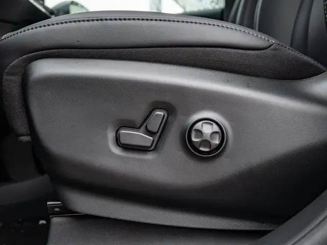 2025 Chrysler Pacifica Select in Cars & Trucks in Barrie - Image 19