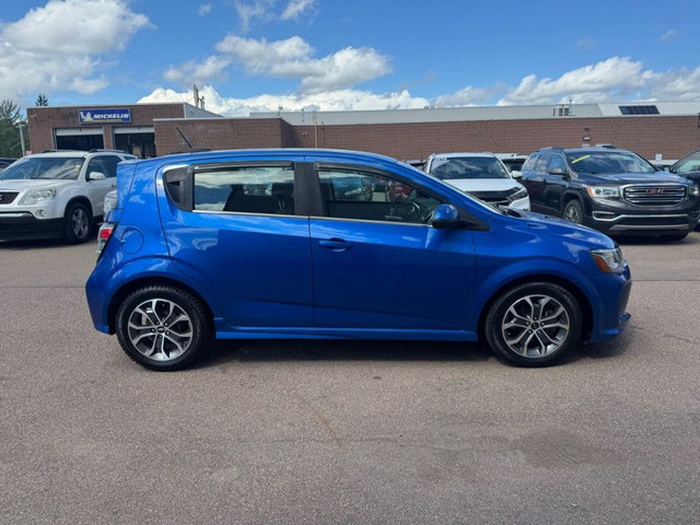 2018 Chevrolet Sonic LT Hatch - Apple CarPlay in Cars & Trucks in Moncton - Image 4