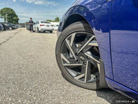 Experience the seamless blend of style and efficiency with this 2025 Hyundai Elantra Hybrid Luxury,... (image 9)