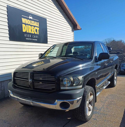 2007 Dodge RAM 4x4 Auto V8 with Hitch, Air, Cruise, More!