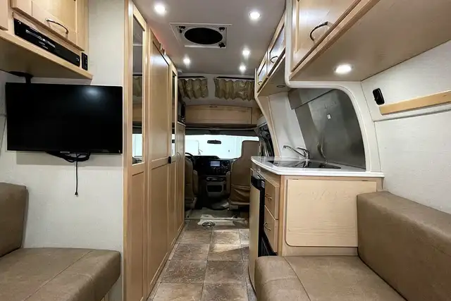 2012 Pleasure-Way Excel TS – Pre-Owned Class B Motorhome. in RVs & Motorhomes in Red Deer - Image 42