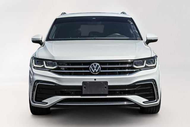 2022 Volkswagen Tiguan Highline R-Line | Toit pano | Mags noir 2 in Cars & Trucks in Longueuil / South Shore - Image 2