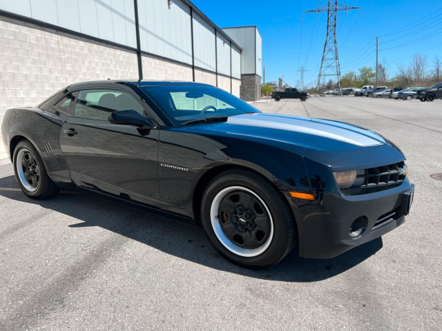 2013 Chevrolet Camaro 323-HP - GREAT SUMMER TOY ! ONLY $9,999! in Cars & Trucks in Hamilton - Image 4