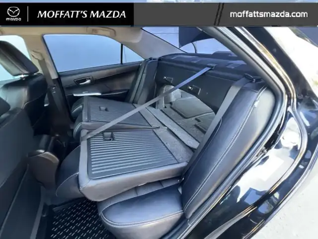 2014 Toyota Camry SE dans Autos et camions dans Barrie - Image 48