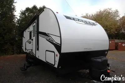 The Tracer LE 260BHSLE model is a great trailer for a family who loves the outdoors. This unit can s...