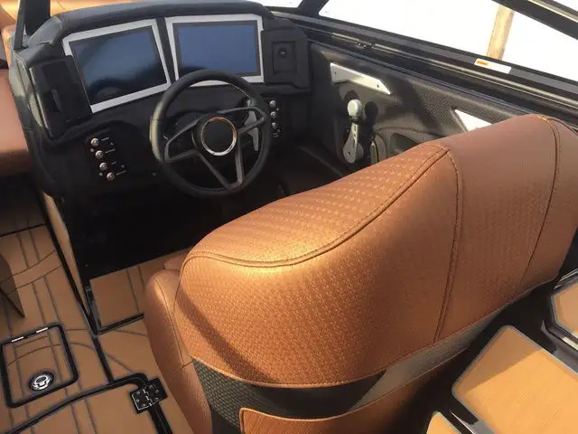 2021 Centurion Ri245 in Powerboats & Motorboats in Kelowna - Image 15