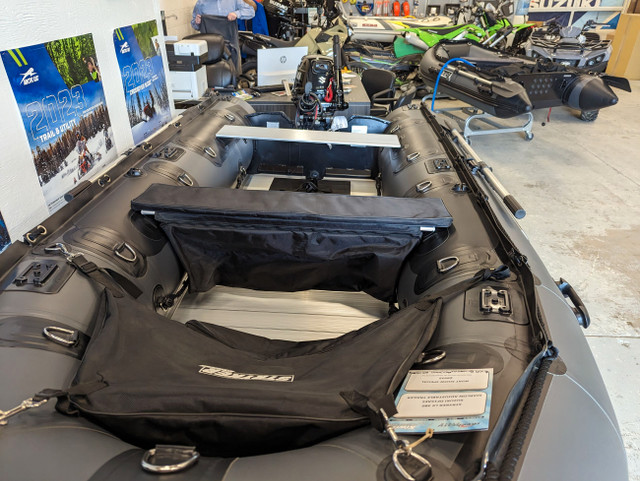 2022 Stryker LX 380 in Powerboats & Motorboats in Kamloops - Image 4