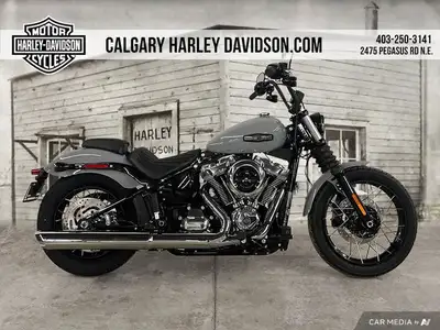 Born to be yours. The Street Bob is a lean, mean bobber with mini-ape handlebars, mid-mounted foot c...