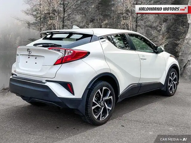 2020 Toyota C-HR XLE Premium in Cars & Trucks in Hamilton - Image 6