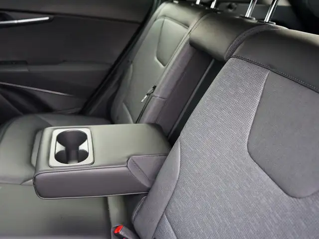 2025 Kia Niro SX | Sunroof | Leather dans Autos et camions dans Hamilton - Image 16