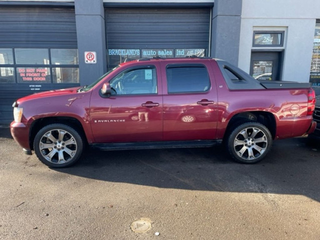  2009 Chevrolet Avalanche 2WD LT, LEATHER, DENALI RIMS, RUNS FAN in Cars & Trucks in St. Catharines - Image 2