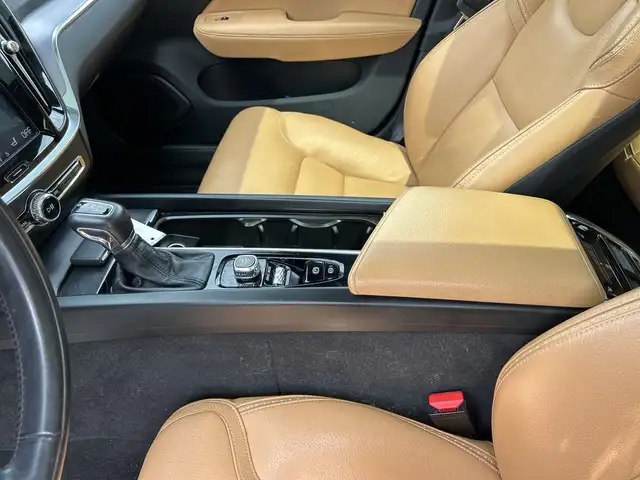 2019 Volvo V60 Cross Country Momentum in Cars & Trucks in Calgary - Image 13