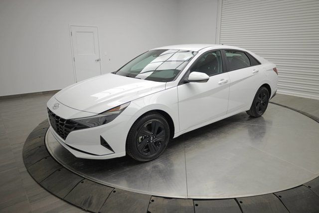 2023 Hyundai Elantra Preferred in Cars & Trucks in Calgary - Image 4