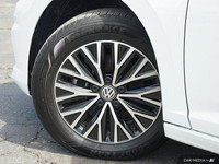 This 2021 Volkswagen Jetta Highline shines with its sleek Pure White exterior and luxurious Titan Bl... (image 5)