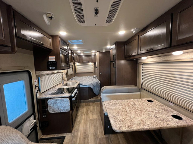 2019 Thor Motor Coach Freedom Elite 23H classe C 24 pieds, bas  in RVs & Motorhomes in Laval / North Shore - Image 4