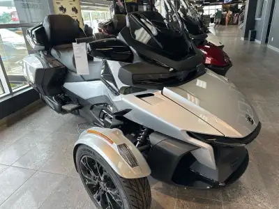 CAN-AM RT Limited SE6 2024 Vivez une expérience luxueuse inégalée. Le Spyder RT Limited dispose d’ap...