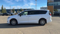 EXECUTIVE CROSSTOWN DEMO! This 2024 CHRYSLER VOYAGER LX has the following options Cloth Bucket Seats... (image 4)
