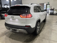 // VUS BLANC, 4X4, INTÉRIEUR NOIR, 83 380 KM, CHEZ AUTOSTUDIO 72 À MIRABEL //Le Jeep Cherokee 2019 v... (image 3)