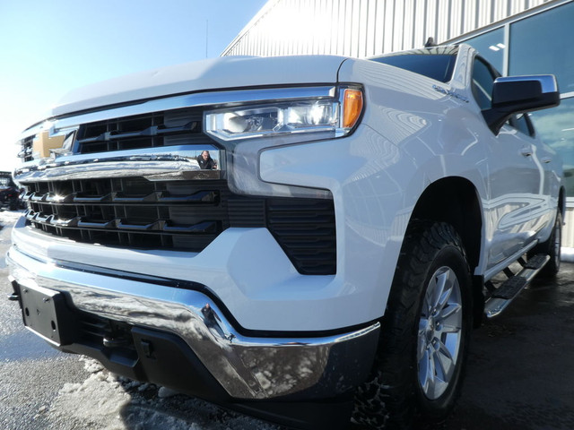 2024 Chevrolet Silverado 1500 5.7L, LT, Heated Seats & Steering  in Cars & Trucks in Moncton - Image 3