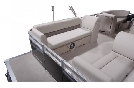 2023 Legend Q-Series LE 19 Lounge in Powerboats & Motorboats in Sault Ste. Marie - Image 4