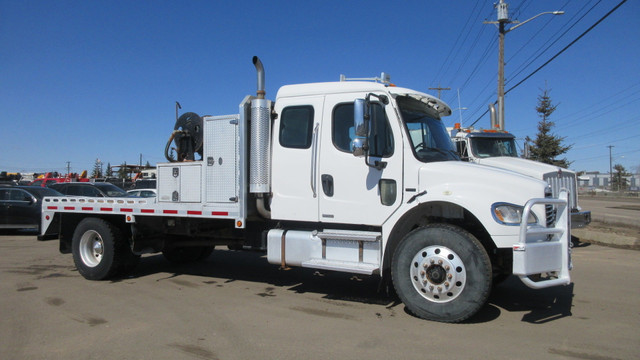 2006 FREIGHTLINER M2 106 S/A FLAT DECK in Heavy Equipment in Vancouver - Image 4