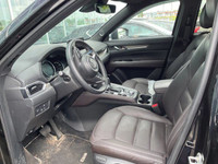 Le Mazda CX-5 Signature 2024 est le modèle le plus luxueux de la gamme CX-5, conçu pour offrir une e... (image 5)