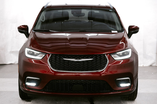 2023 Chrysler Pacifica Touring L AWD for sale in Cars & Trucks in Red Deer - Image 2