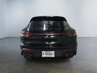 Decouvrez ce superbe Porsche Macan S 2022 au style sportif et raffine, presente dans un elegant noir... (image 6)