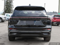 Sunroof, Cooled Seats, Premium Audio, Navigation, Wireless Charging! This Lincoln Nautilus promises... (image 5)