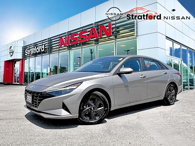 2023 Hyundai Elantra SEL | FWD | CLEAN CARFAX | LOW KMS in Cars & Trucks in Stratford