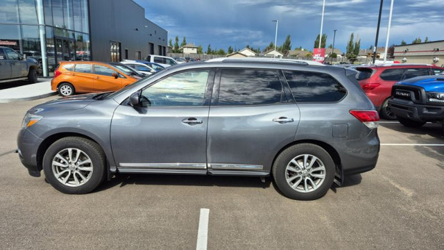 2015 NISSAN Pathfinder SL in Cars & Trucks in Lloydminster - Image 2