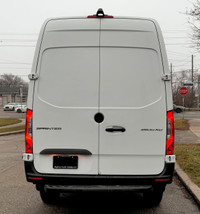 Sprinter Cargo Van 3500XD High Roof V6 170 DIESEL 3.0L - Carfax Verified - No Accidents - Low KM's O... (image 3)