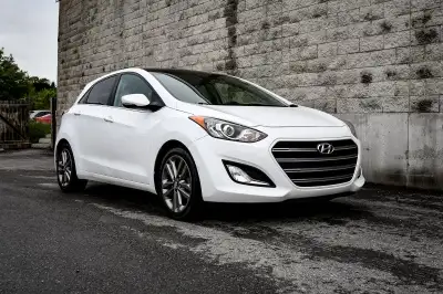 Low Mileage, Leather Seats, Navigation, Sunroof, Rear View Camera, Bluetooth! 6 LOCATIONS KINGSTON -...