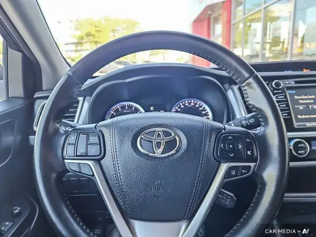 2017 Toyota Highlander XLE in Cars & Trucks in Ottawa - Image 18
