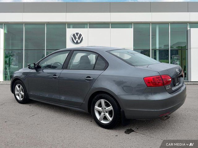 2014 Volkswagen Jetta Sedan Trendline Plus | Clean Carfax in Cars & Trucks in Grande Prairie - Image 3