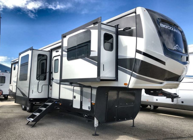 2022 Big Country 3902FL - Fifth Wheel - 565 Bi-weekly OAC in Travel Trailers & Campers in St. Albert - Image 2