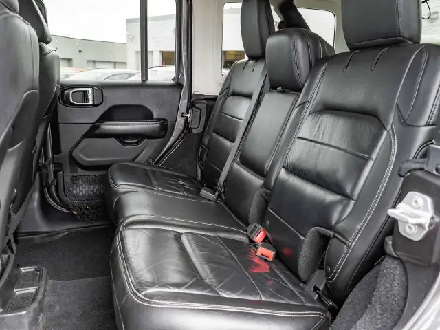 2018 Jeep Wrangler Unlimited in Cars & Trucks in Ottawa - Image 32