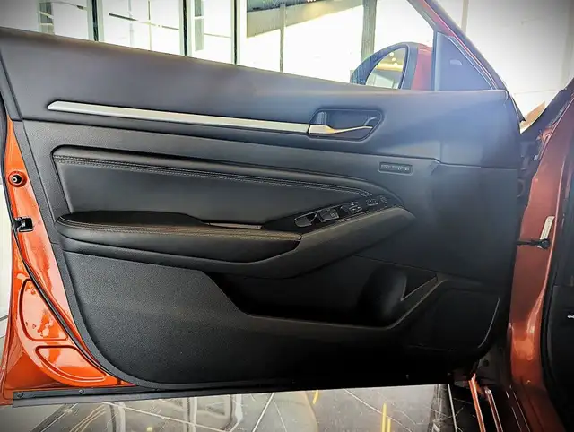 2022 Nissan Altima 2.5 Platinum AWD in Cars & Trucks in City of Montréal - Image 13