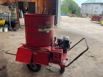 Selling my gas powered AgriMetal small square bale chopper.
