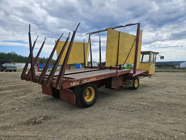New Holland Square Bale Stackliner 1047 in Farming Equipment in Grande Prairie - Image 4