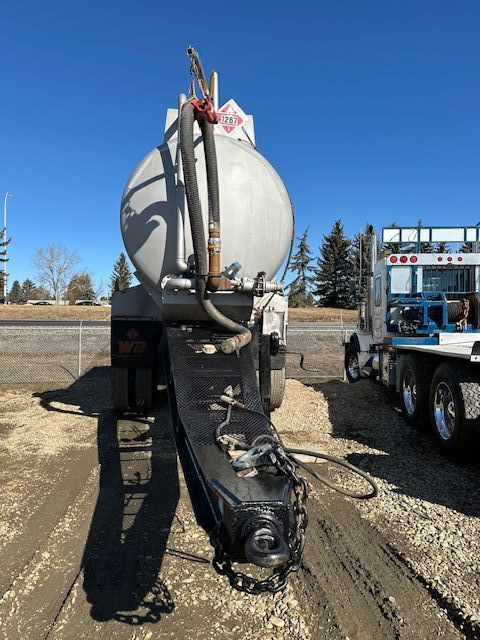 2005 Lazer Inox Stiff Pole Pup Tank Trailer in Farming Equipment in St. Albert